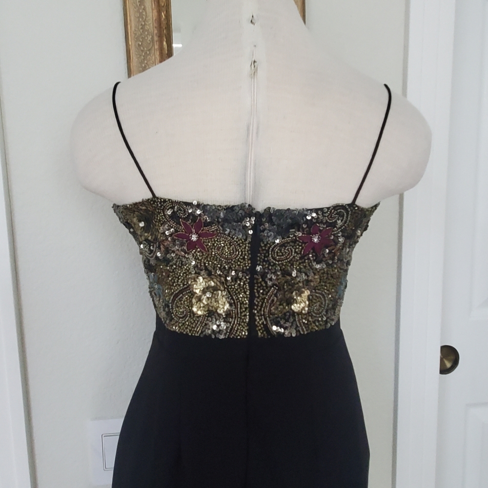 Adrianna Papell Elegant Black and Gold Sequin Embellished Long Dress - Picture 4 of 14